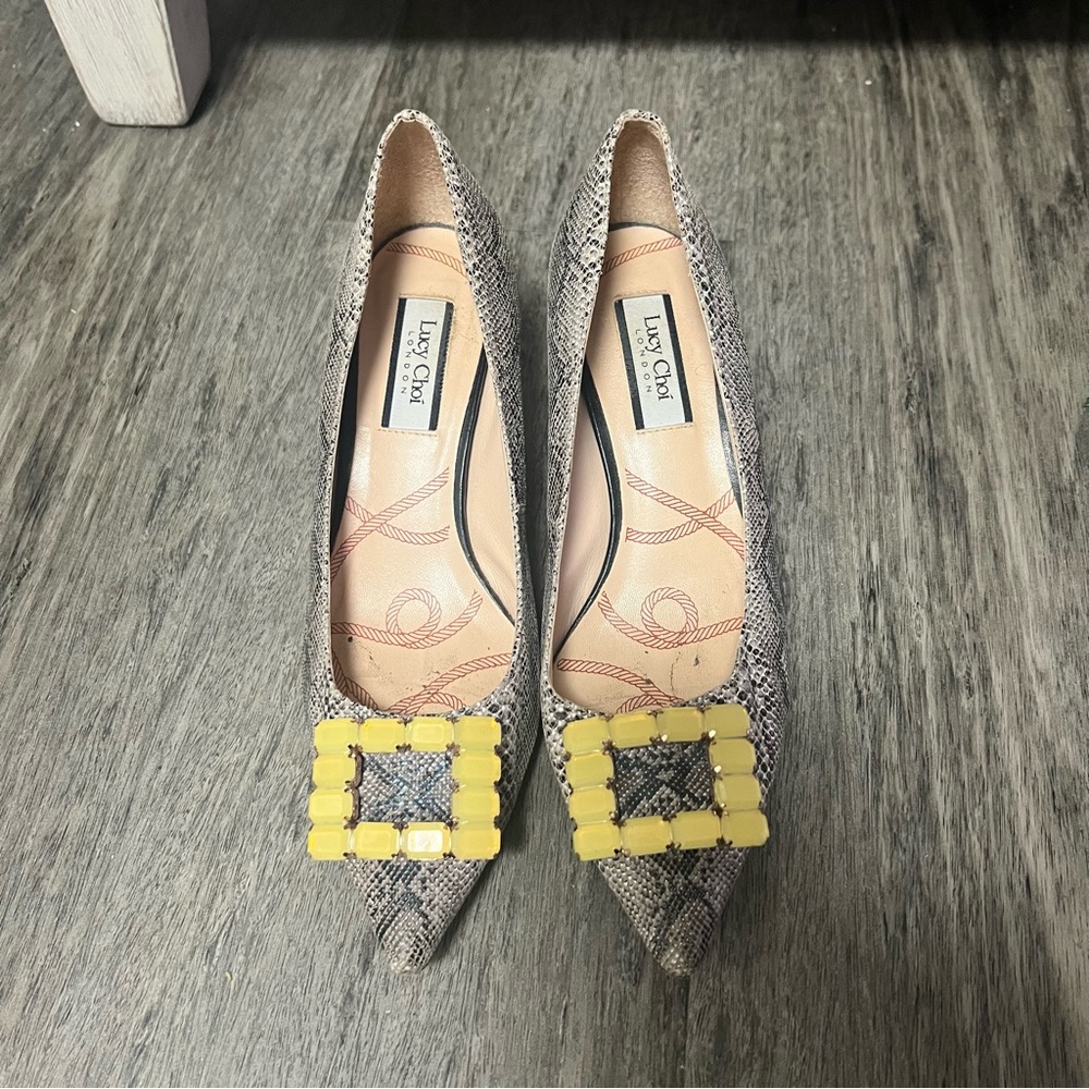 Lucy choi snakeskin print leather pointed toe kitten brooch heels